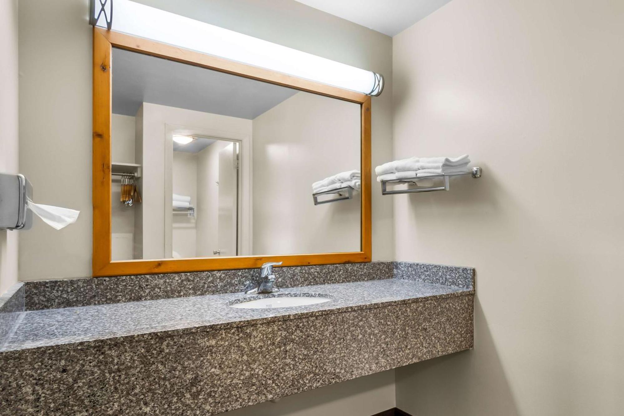 צ'מברליין Best Western Lee'S Motor Inn מראה חיצוני תמונה