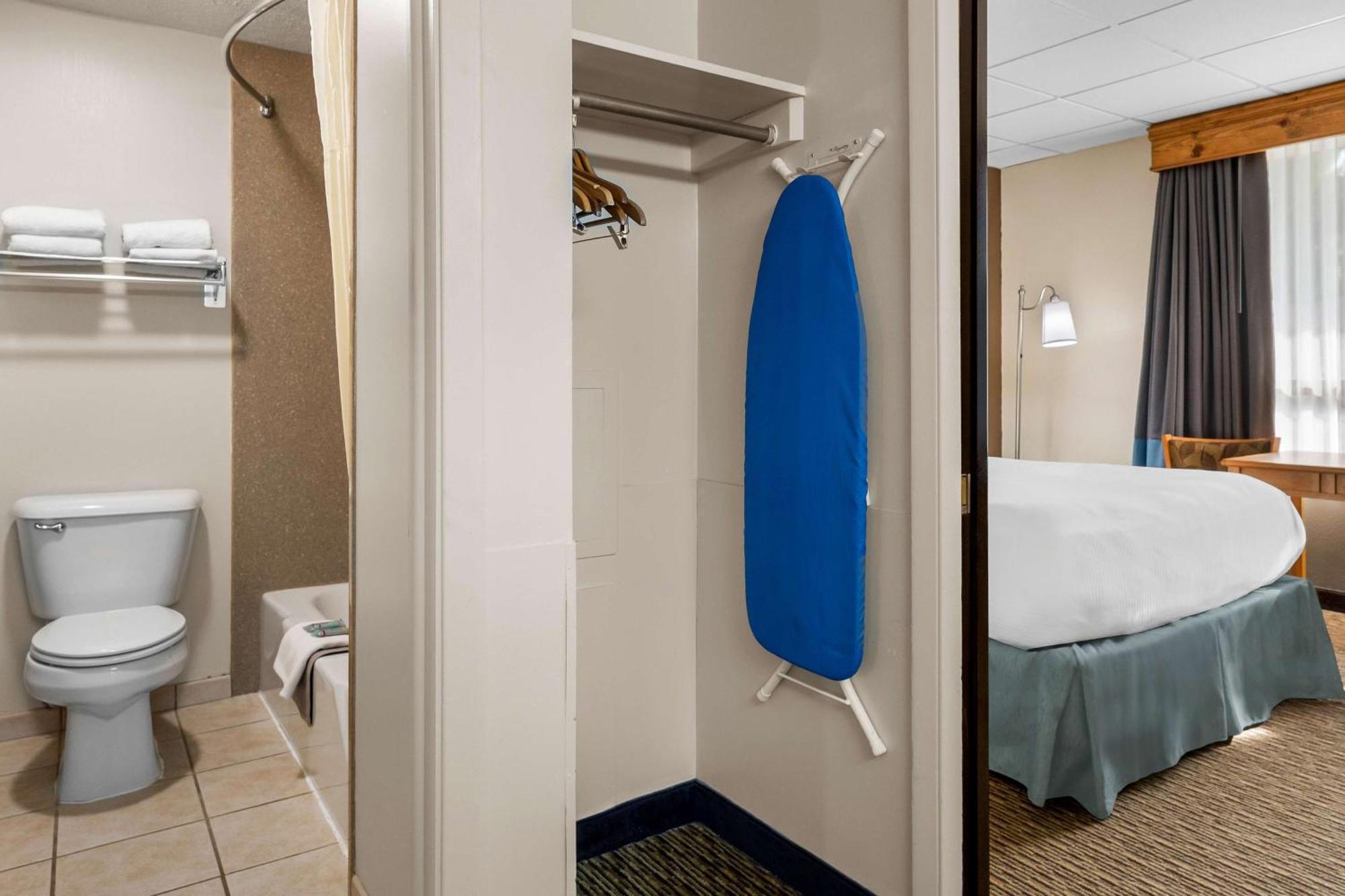 צ'מברליין Best Western Lee'S Motor Inn מראה חיצוני תמונה