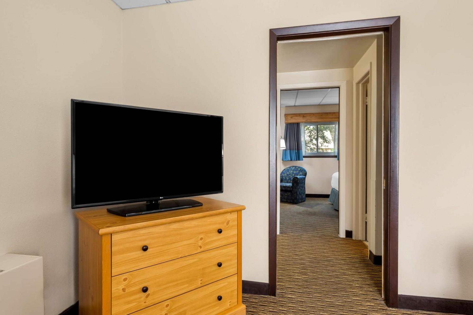 צ'מברליין Best Western Lee'S Motor Inn מראה חיצוני תמונה